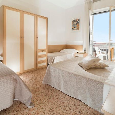 Hotel Bellerofonte Rimini Exteriör bild