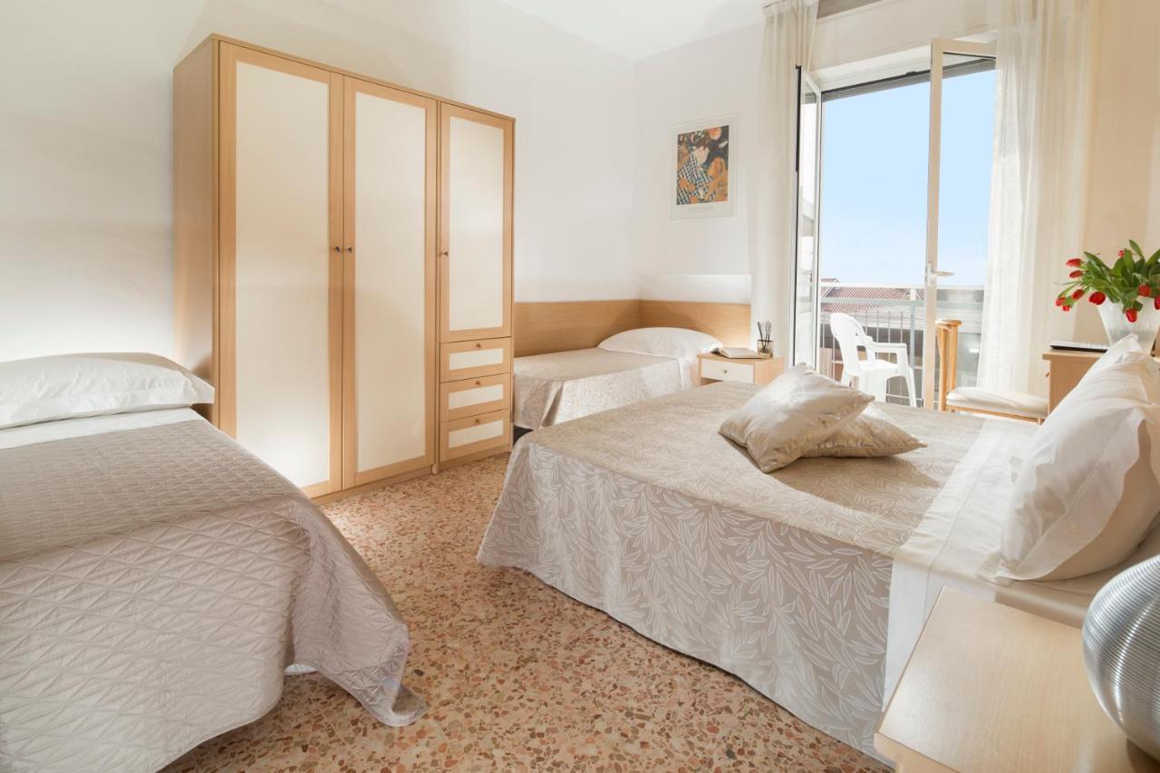 Hotel Bellerofonte Rimini Exteriör bild