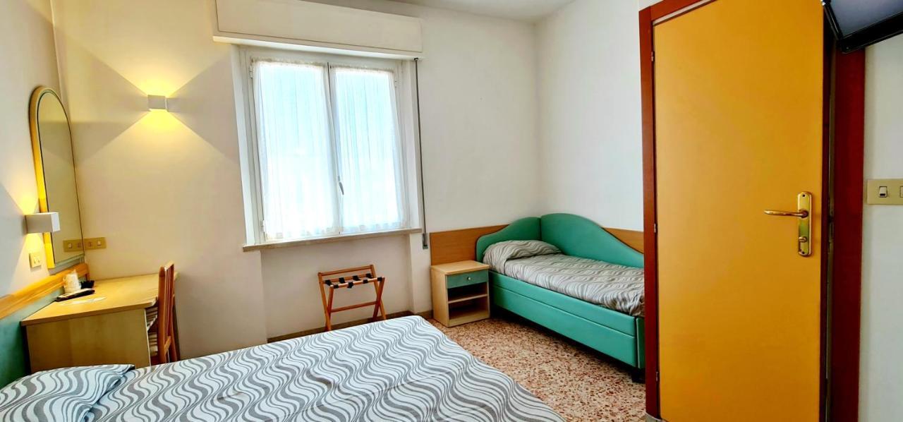 Hotel Bellerofonte Rimini Exteriör bild