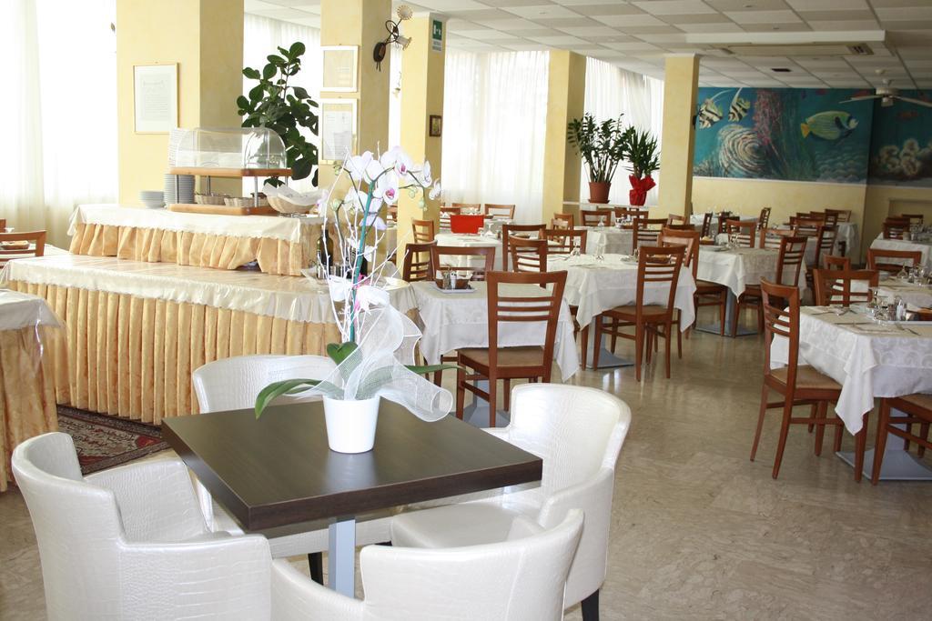 Hotel Bellerofonte Rimini Exteriör bild