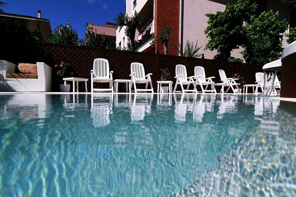 Hotel Bellerofonte Rimini Exteriör bild